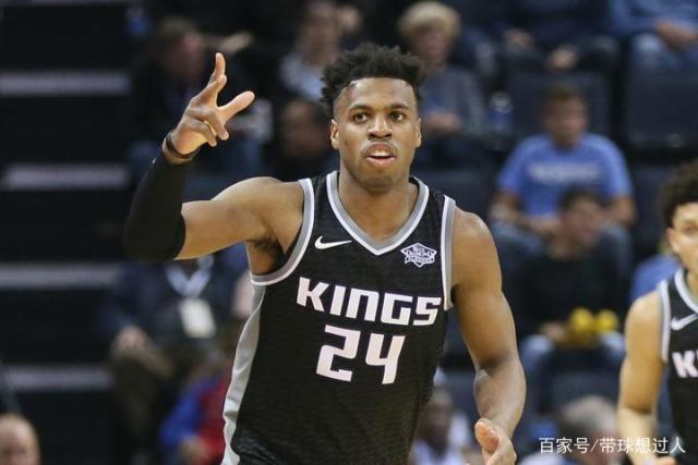 方硕21+8曾凡博20分 北京大胜四川开季三连胜